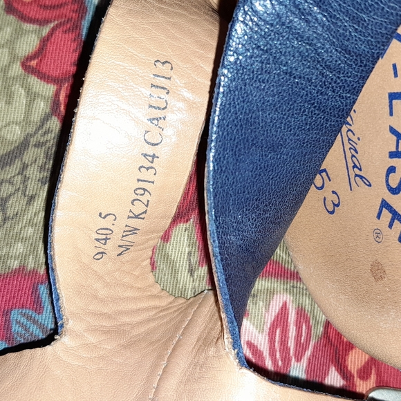 🌺NAVY LEATHER WEDGES - Picture 7 of 7